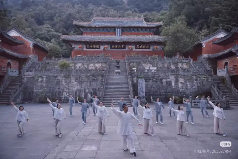 A large group practising in a temple courtyard
